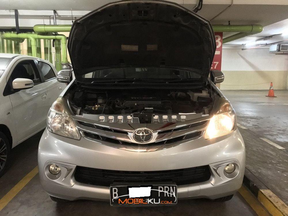 Mobil Toyota Avanza 2014