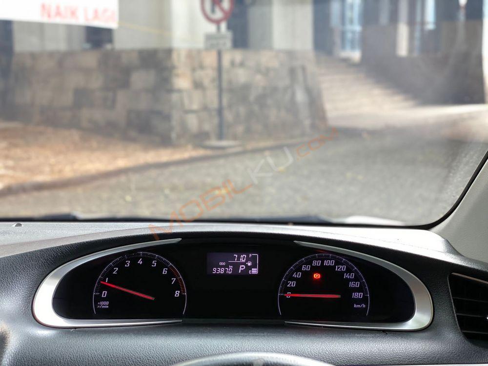 Mobil Toyota Sienta 2019