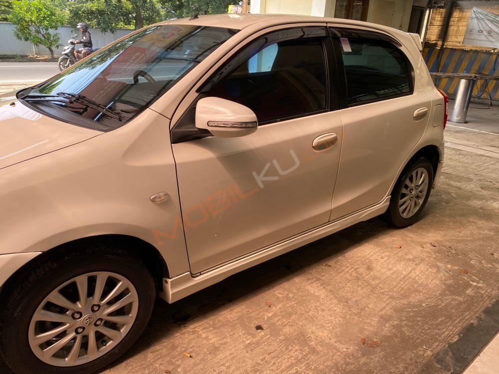 Mobil Toyota Etios 2014