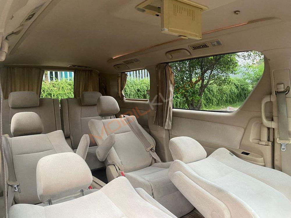 Mobil Toyota Alphard 2009