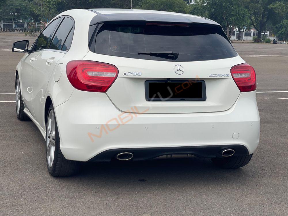 Mobil Mercedes-Benz A-Class 2013