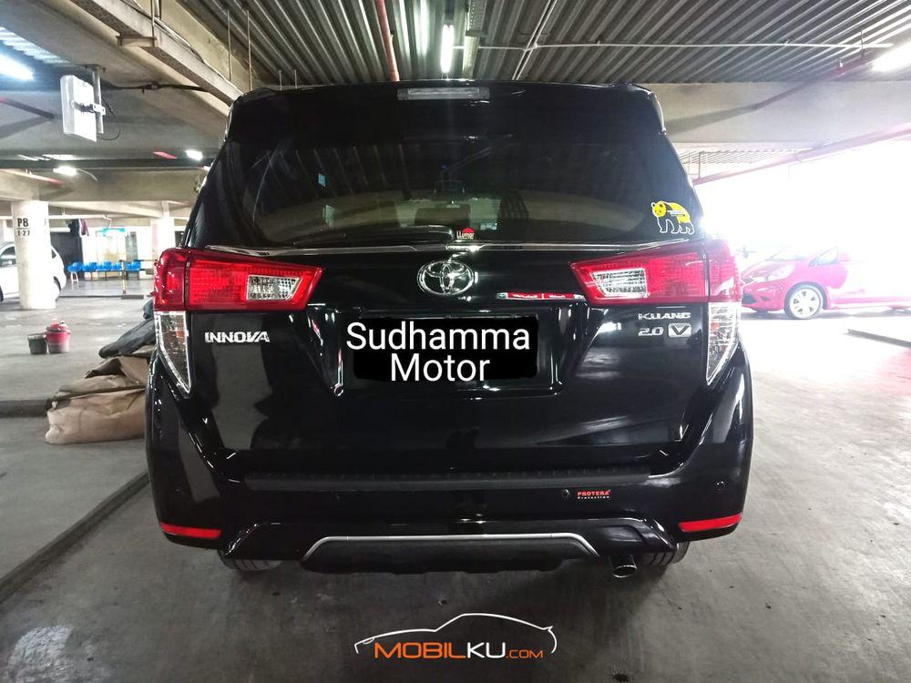 Mobil Toyota Kijang Innova 2016