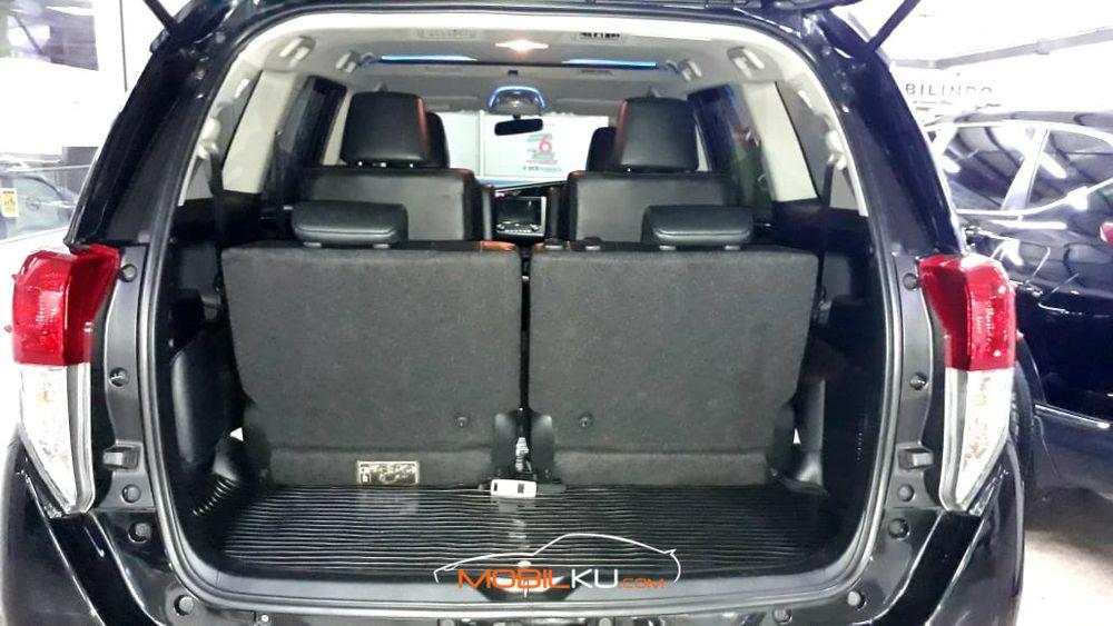 Mobil Toyota Kijang Innova 2017