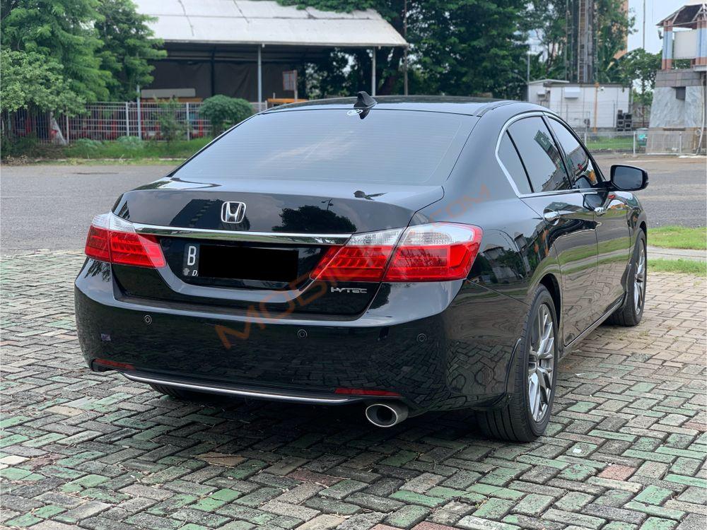 Mobil Honda Accord 2013