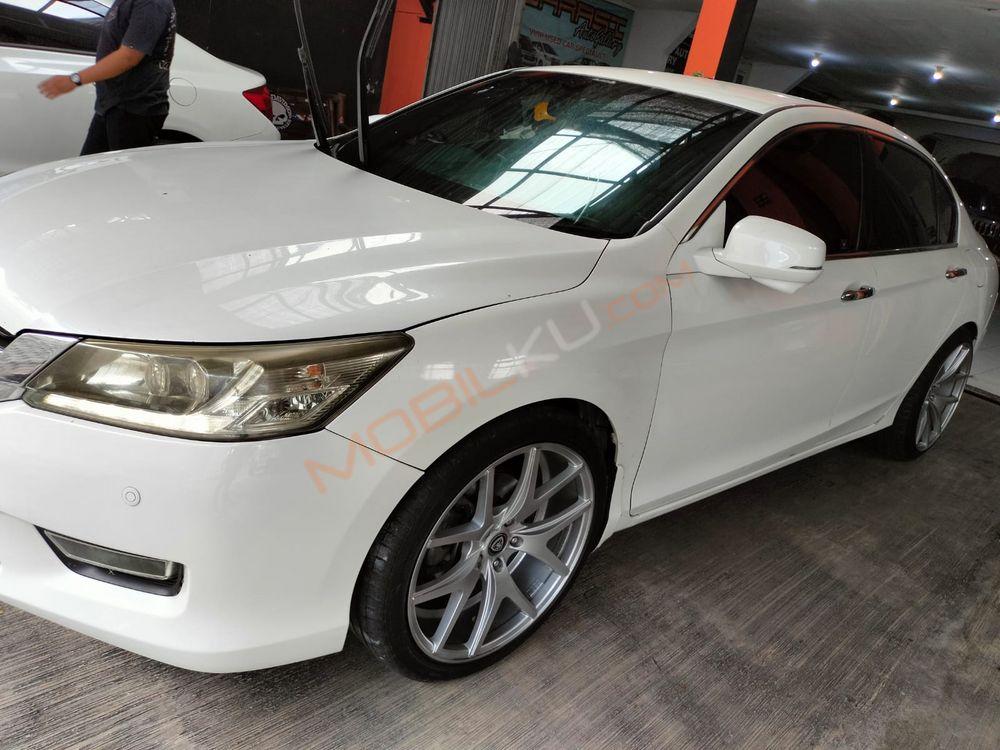 Mobil Honda Accord 2013