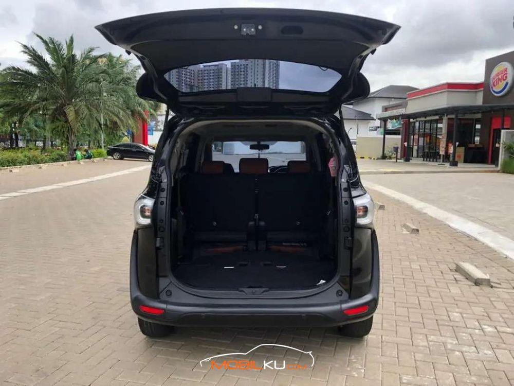 Mobil Toyota Sienta 2008