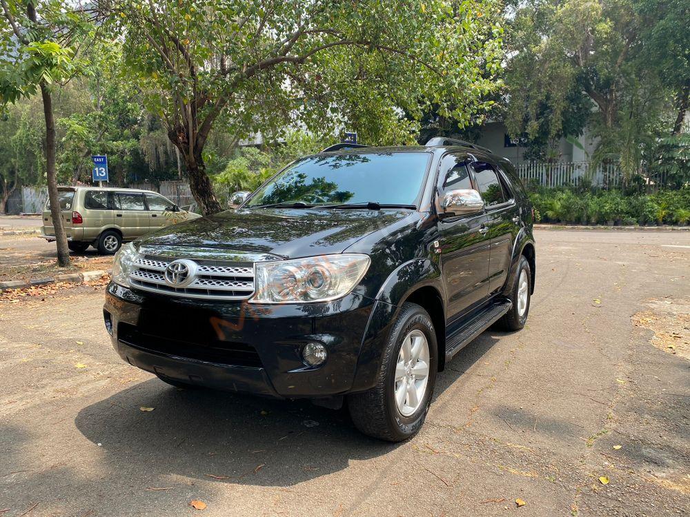 Mobil Toyota Fortuner 2011
