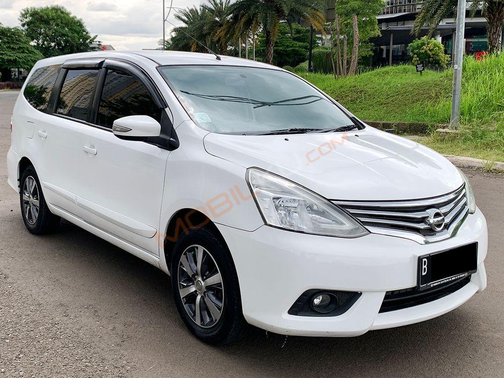 Mobil Nissan Grand Livina 2017