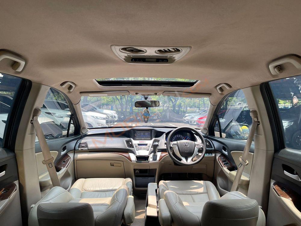 Mobil Honda Odyssey 2012