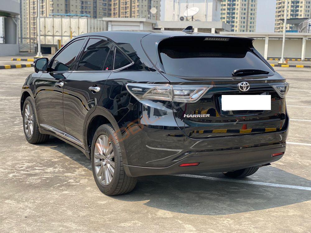 Mobil Toyota Harrier 2015