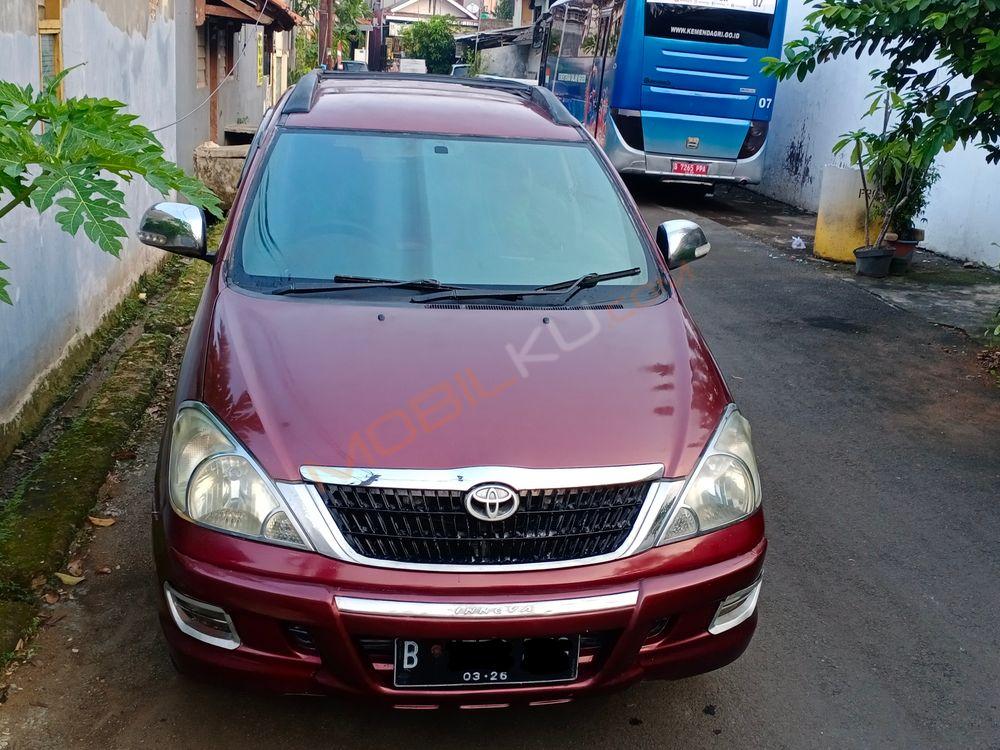 Mobil Toyota Kijang Innova 2005