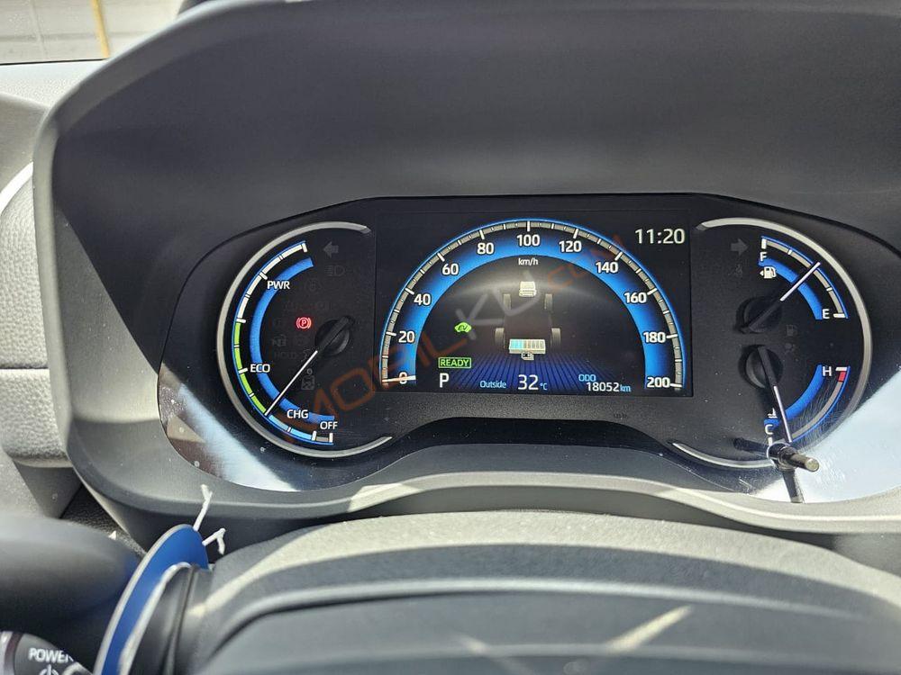 Mobil Toyota Kijang Innova Zenix 2023