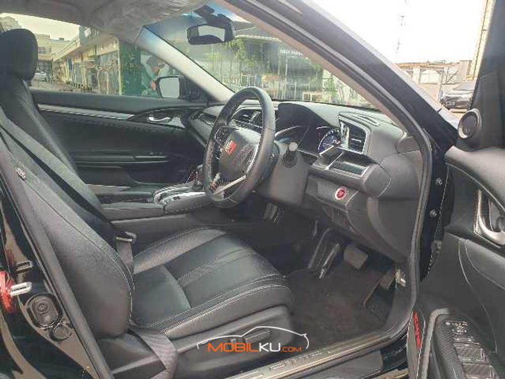 Mobil Honda Civic Sedan 2017