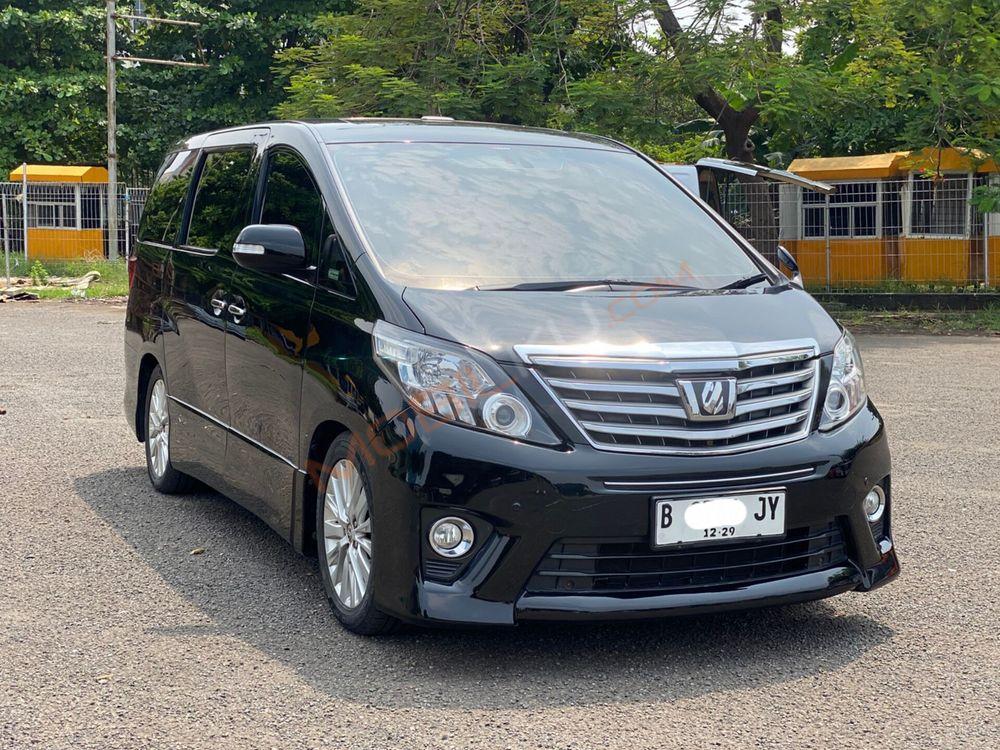 Mobil Toyota Alphard 2014