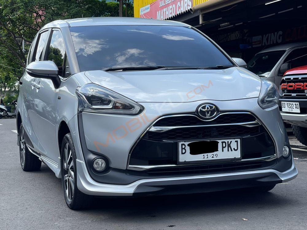 Mobil Toyota Sienta 2019