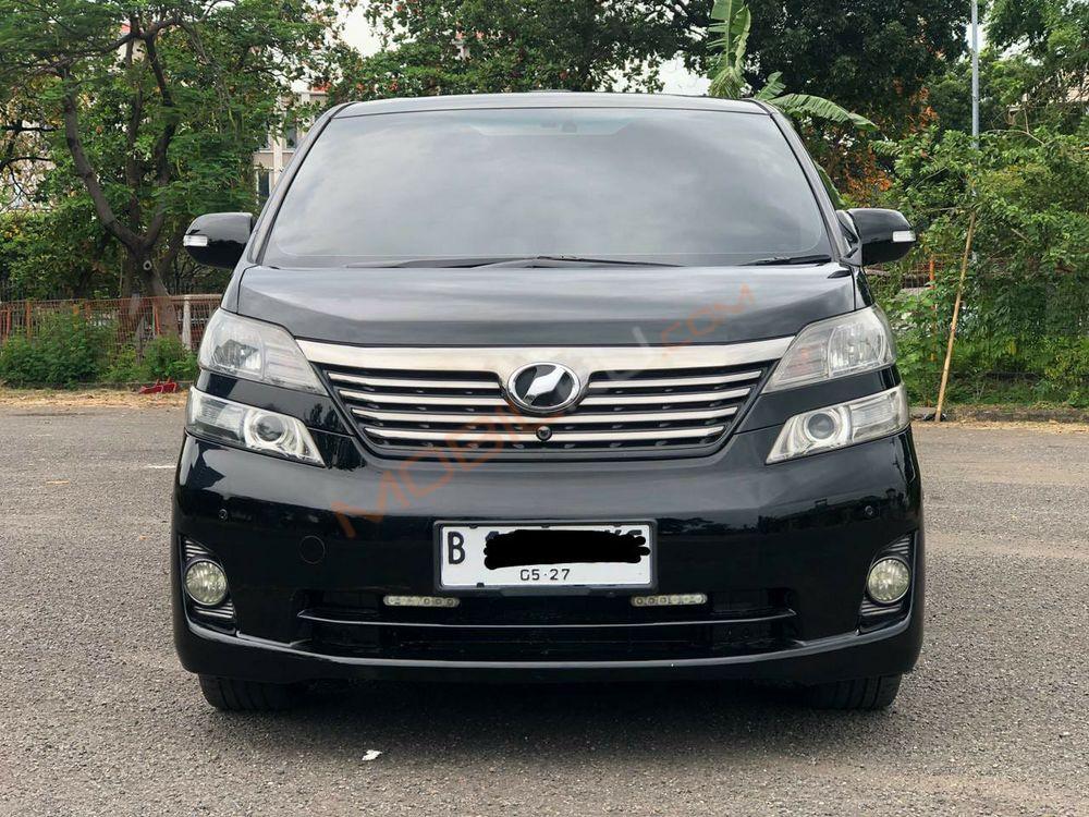 Mobil Toyota Vellfire 2010