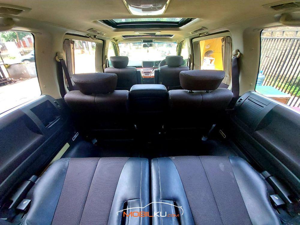 Mobil Nissan Elgrand 2007