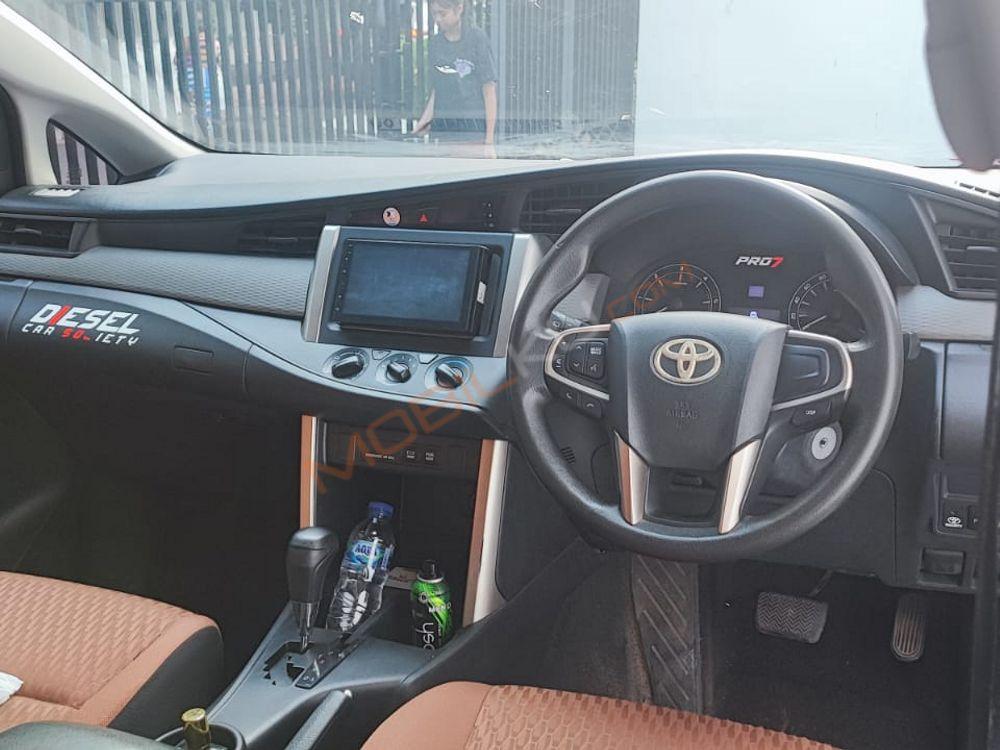 Mobil Toyota Kijang Innova 2017