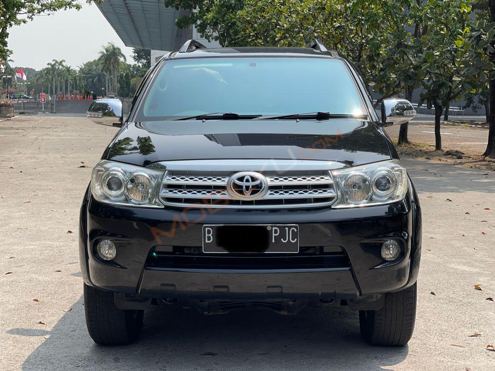 Mobil Toyota Fortuner 2011