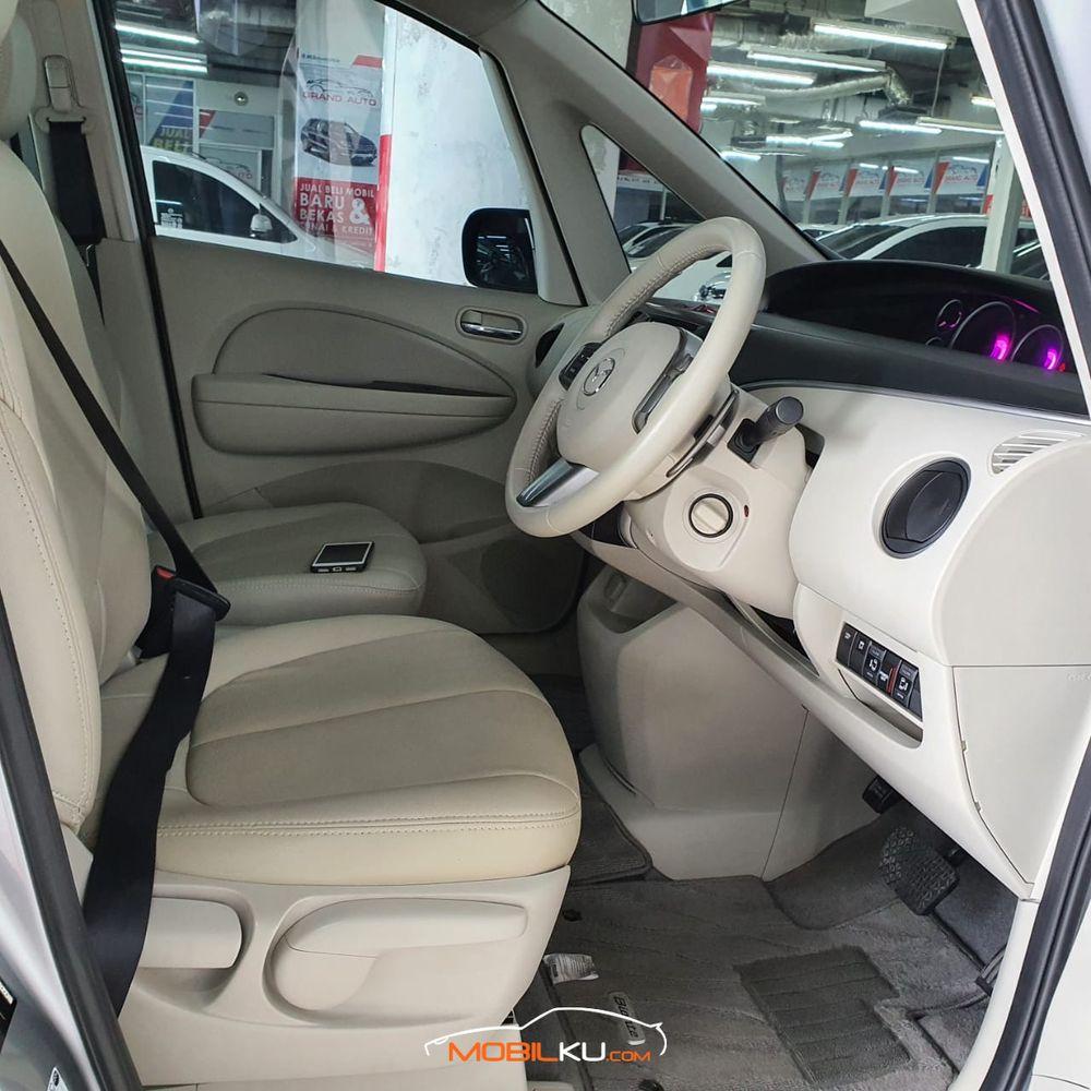 Mobil Mazda Biante 2016