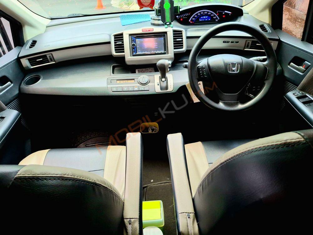 Mobil Honda Freed 2015