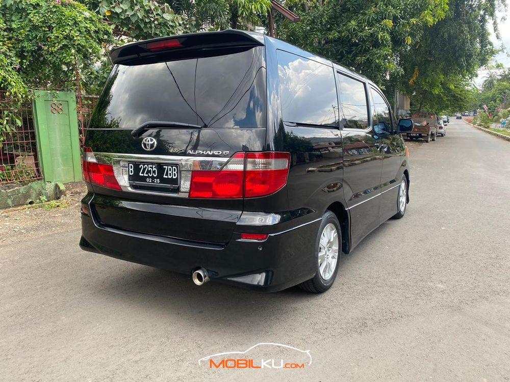 Mobil Toyota Alphard 2004