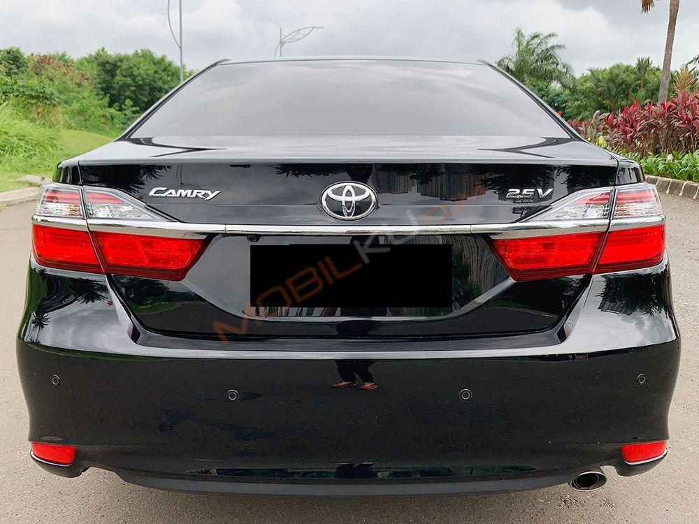 Mobil Toyota Camry 2018
