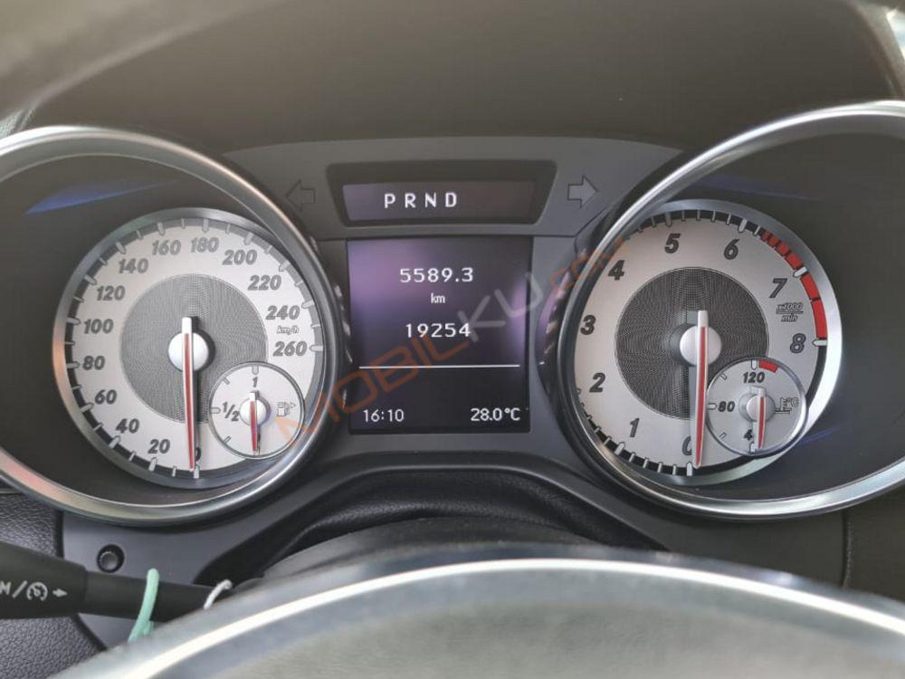 Mobil Mercedes-Benz SLK 2012