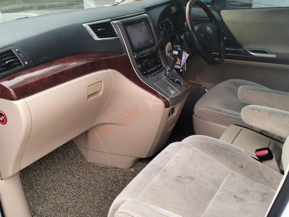 Mobil Toyota Alphard 2010