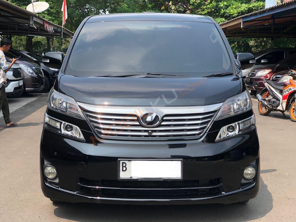 Mobil Toyota Vellfire 2010
