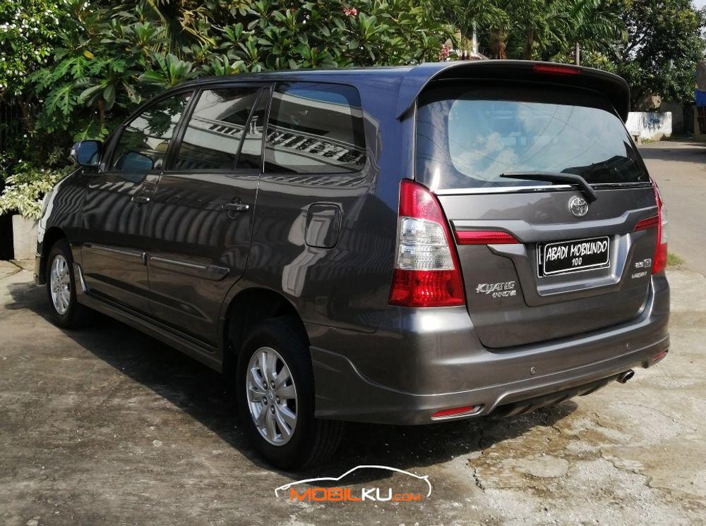 Mobil Toyota Kijang Innova 2013