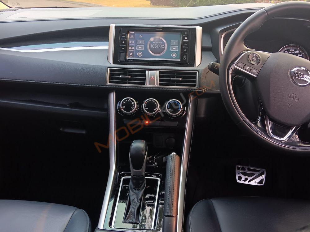 Mobil Nissan Livina 2019