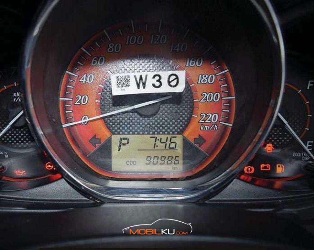 Mobil Toyota Yaris 2016