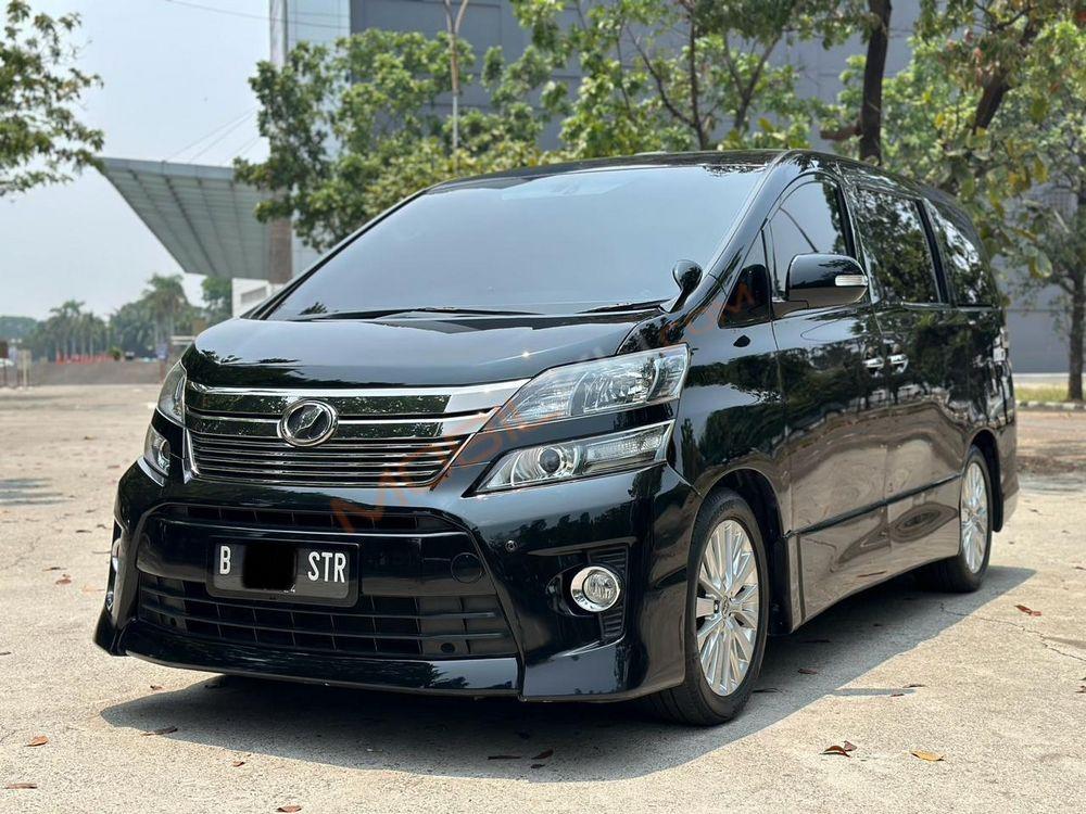 Mobil Toyota Vellfire 2013