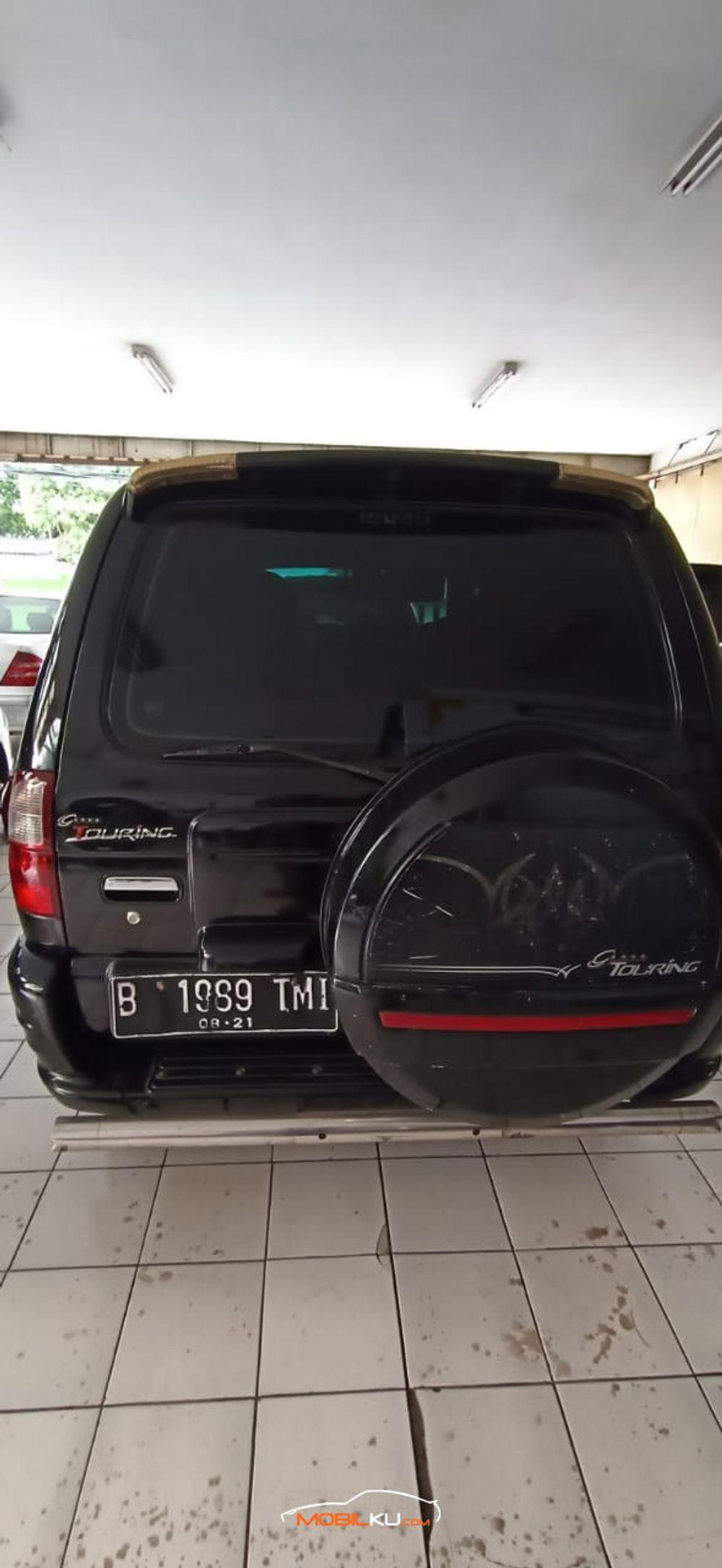 Mobil Isuzu Panther 2005