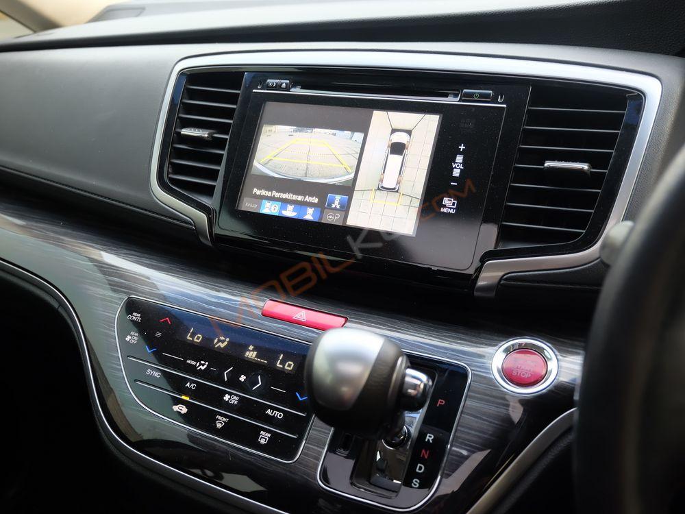 Mobil Honda Odyssey 2014
