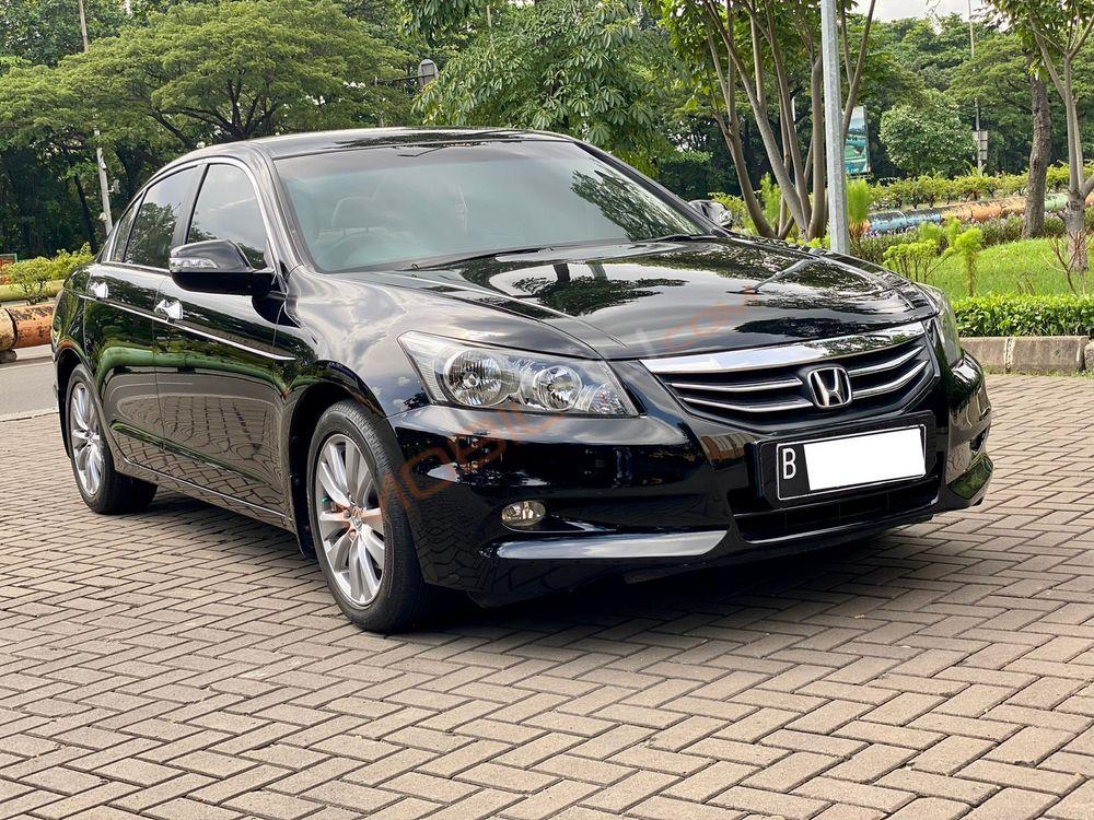 Mobil Honda Accord 2011