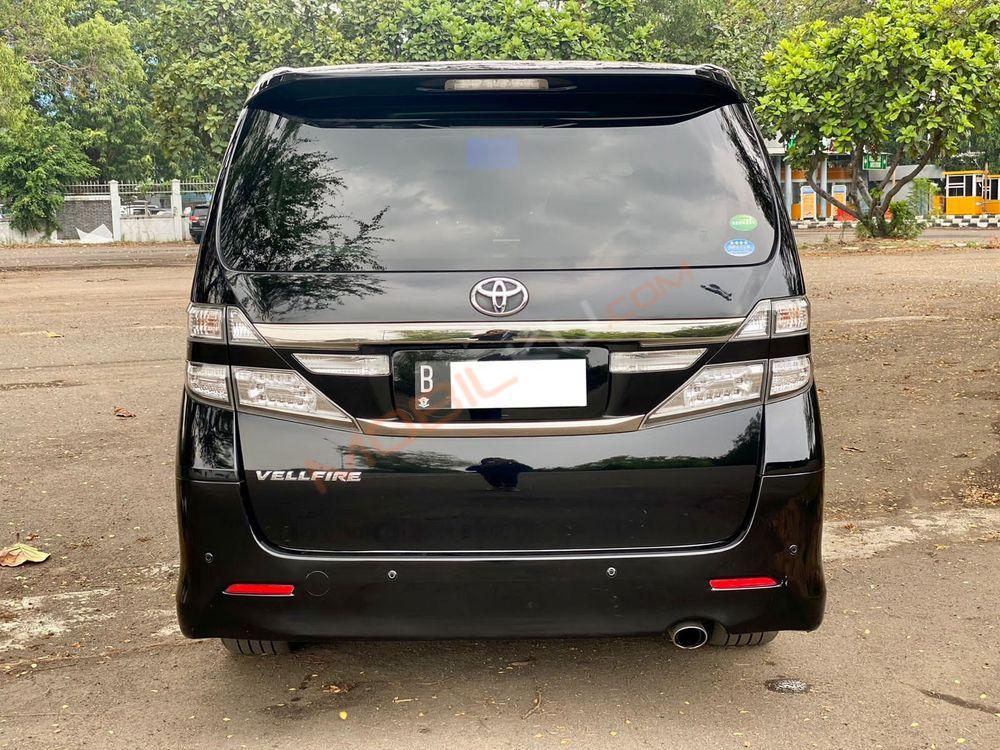 Mobil Toyota Vellfire 2014