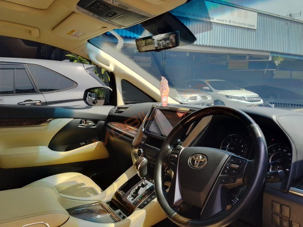 Mobil Toyota Alphard 2020