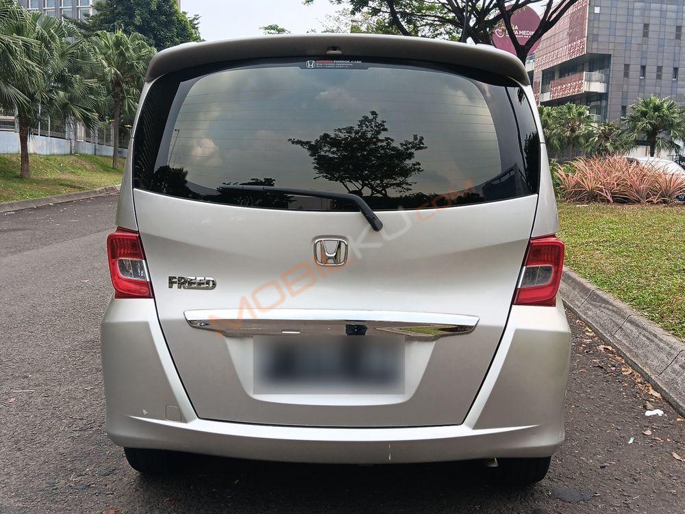 Mobil Honda Freed 2012