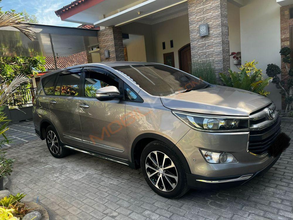 Mobil Toyota Kijang Innova 2016