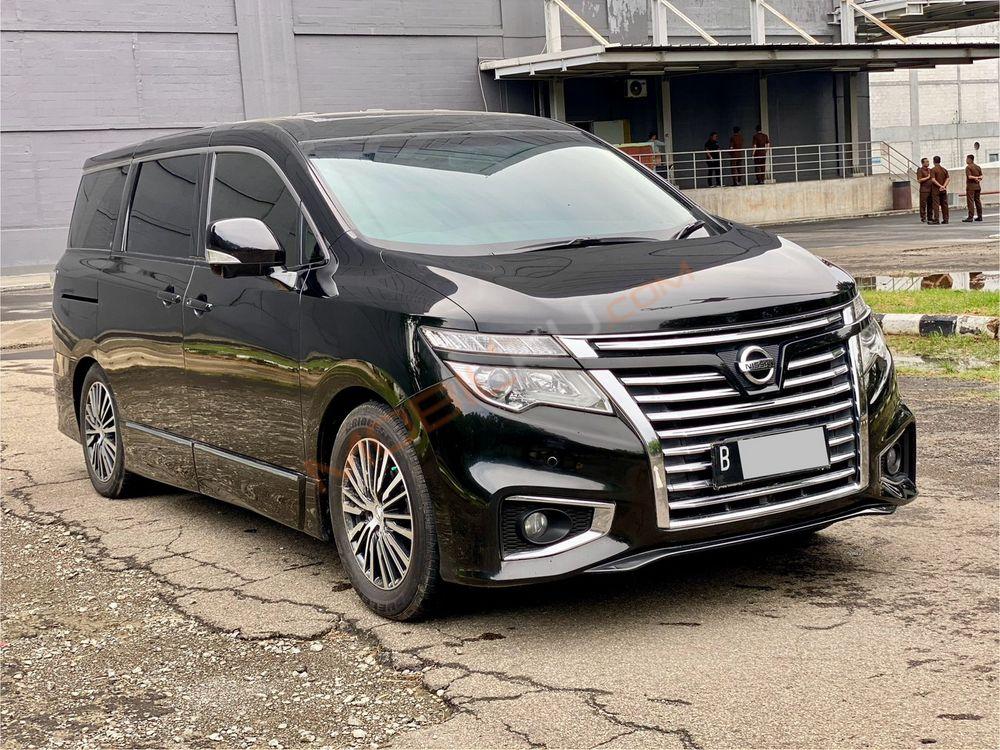 Mobil Nissan Elgrand 2014