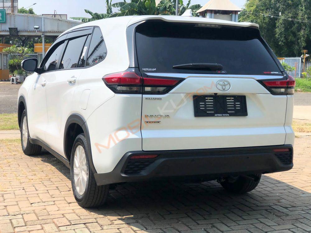 Mobil Toyota Kijang Innova 2023