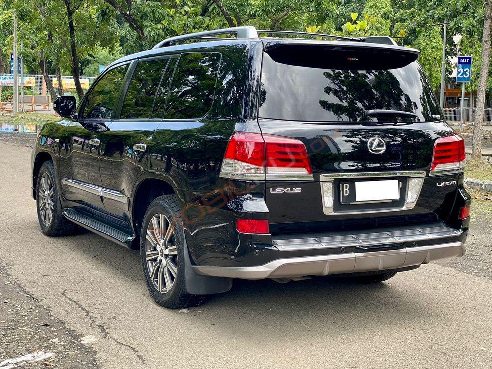 Mobil Lexus LX 2010