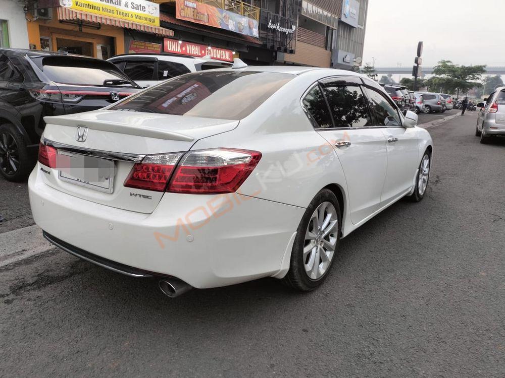 Mobil Honda Accord 2013
