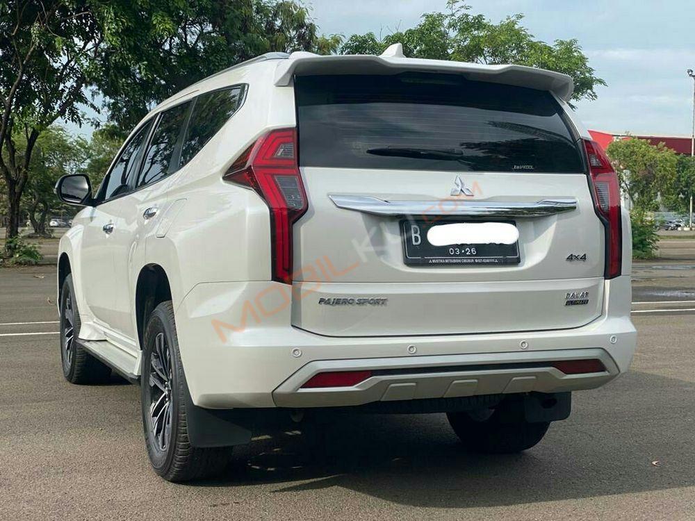 Mobil Mitsubishi Pajero 2021