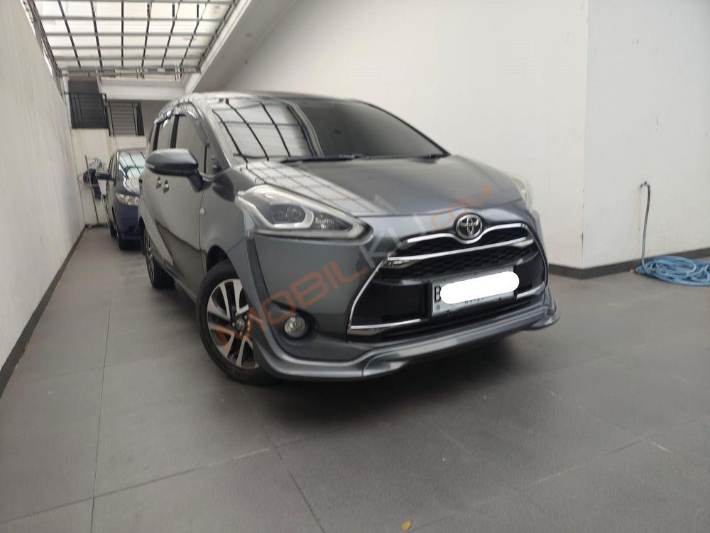 Mobil Toyota Sienta 2017