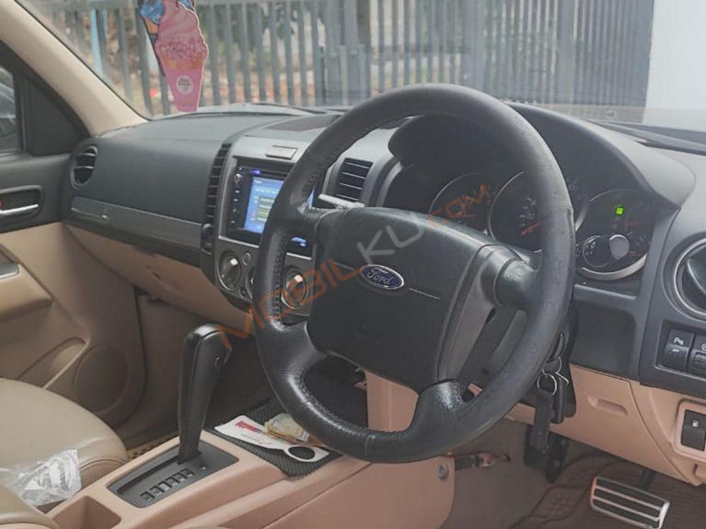 Mobil Ford Everest 2012