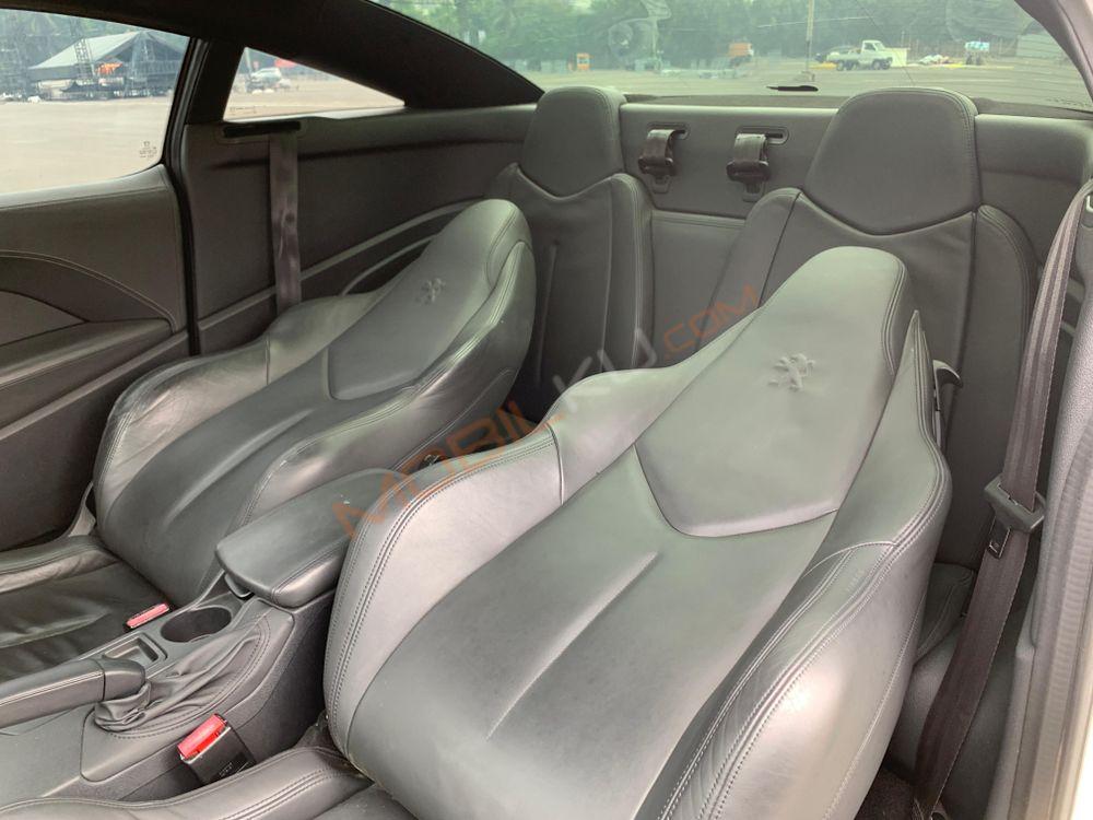 Mobil Peugeot RCZ 2012