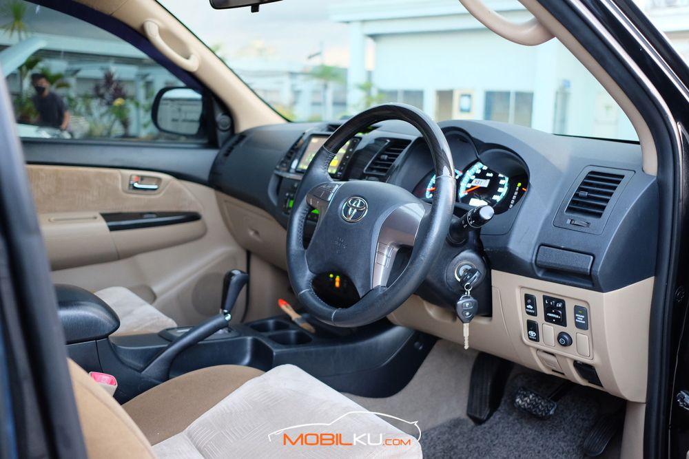 Mobil Toyota Fortuner 2015